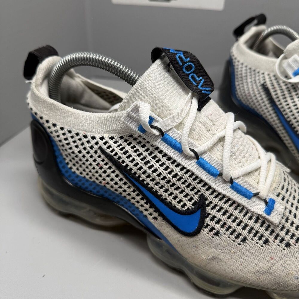 Nike Air VaporMax Flyknit Youth Sz 7Y White Blue Running DB1550-101 Women 8.5 - Picture 11 of 13